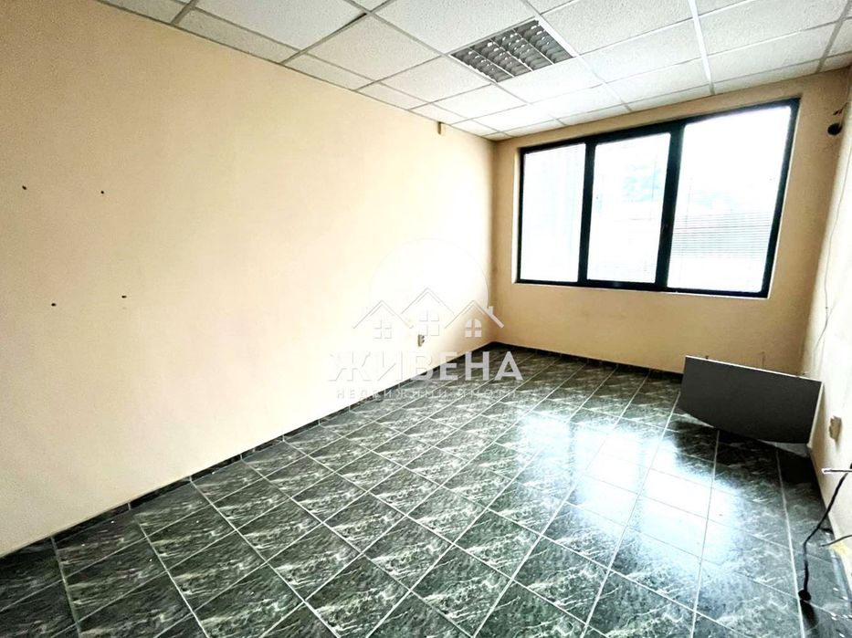 Продава офис до Червен площад, площ 136 кв.м