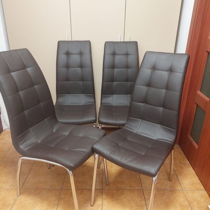 Set 4 Scaune bucătărie / living moderne (Dedeman) – Ca noi, protejate cu husă!