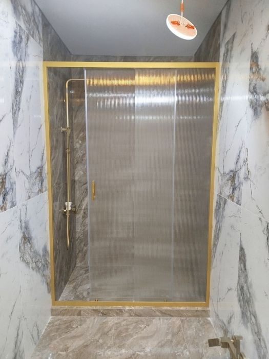 Стеклянные душевые кабинки