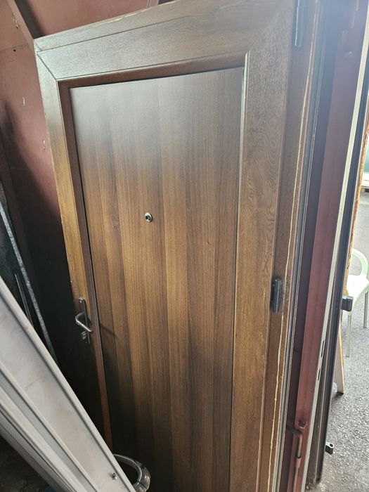 Входни врати пвц и алумин