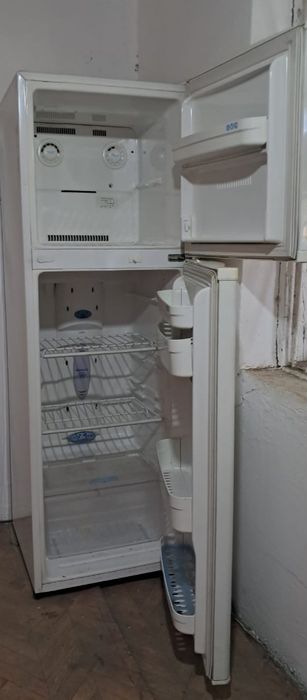 Холодильник  LG.