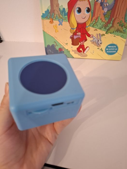 Boxa audio litera si figurina scufita rosie