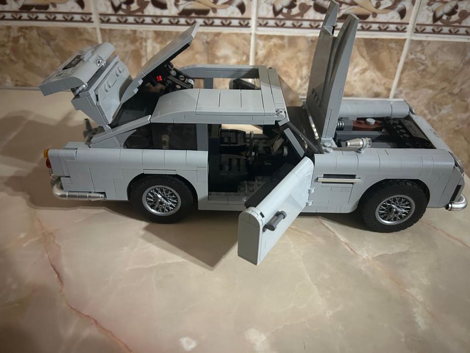Модель (LEGO) машина Aston Martin 007 DB5