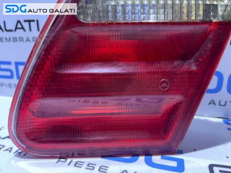 Stop Lampa Tripla Dreapta Capota Portbagaj Mercedes W210 Clasa E Class Berlina Sedan 1998 - 2002 Cod A2108203864