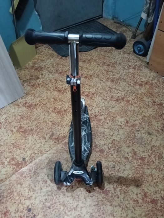 Детский самокат чёрный