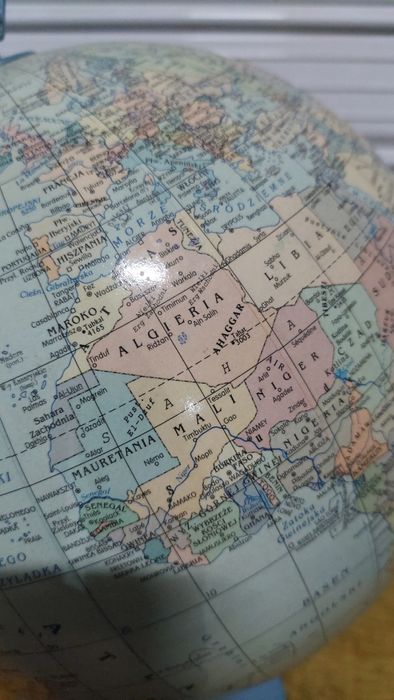 Светещ глобус на английски език