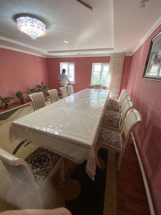 Гастинный столи и стуля