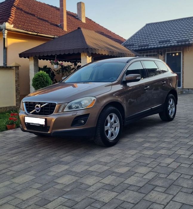 Volvo XC 60 EURO 4  Motor 2,4 Litri in 5 CILINDRI  Culoare deosebită: maro