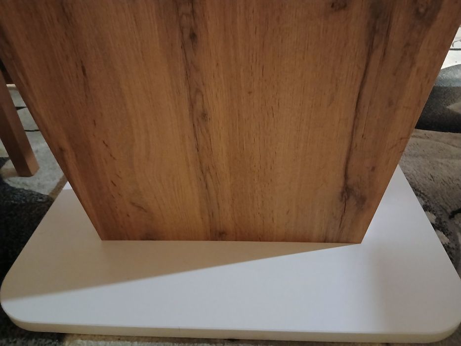 Чисто нова трапезна маса в отлично състояние