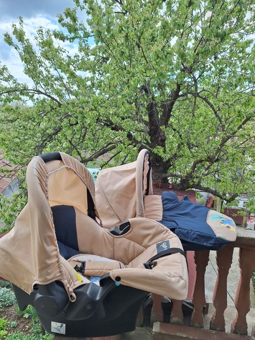 Продавам детска комбинирана количка hauck 3в1