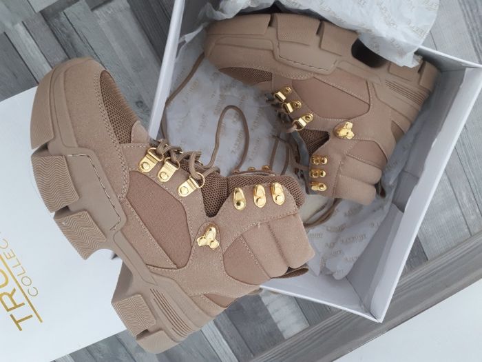 .Bocanci bej camel mar.37, noi in cutie 170 lei/per