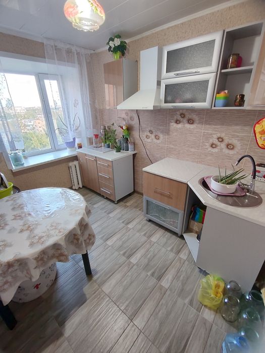 Продается 3-комн (3-22,  8 эт)