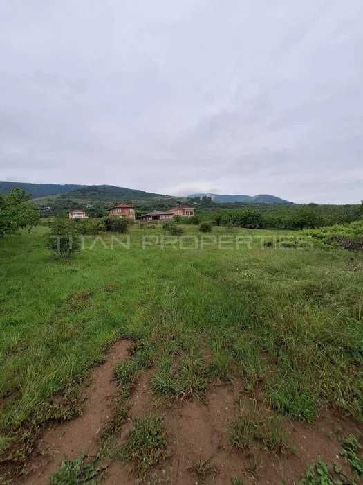 Парцел в с. Брестник