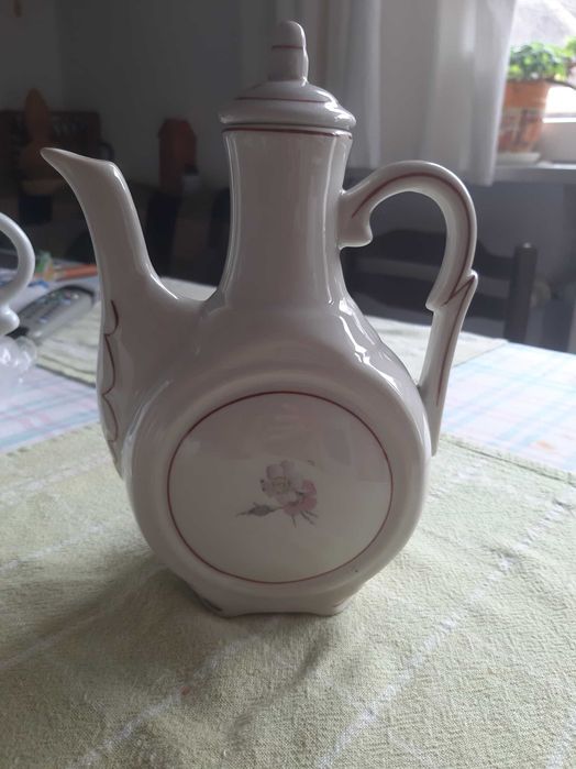 Старинен порцелан, кристал, чаши, кана