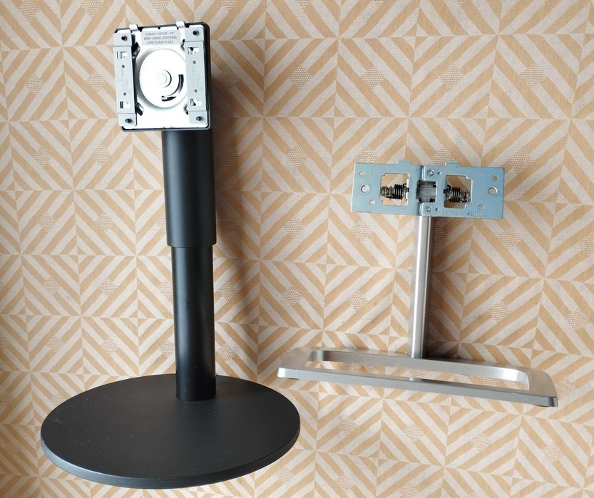 Стойка за монитор PHILIPS 27 inch и универсална стойка за монитор 24