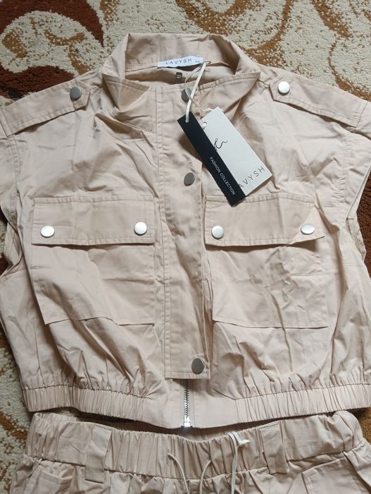 Vând compleu fustă și bluză noi,nepurtare cu etichetă