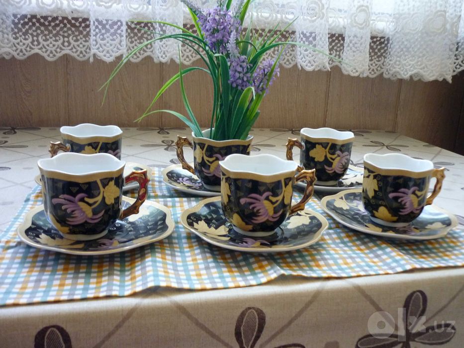 Продаются чашки с блюдцами