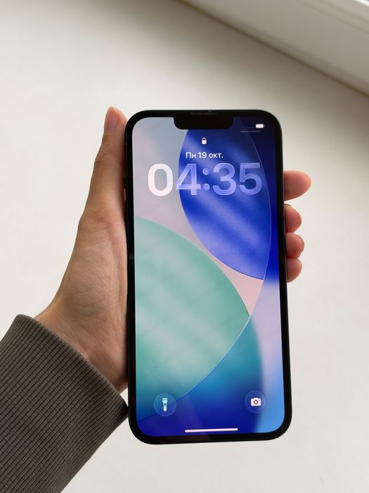 Продам Iphone 13