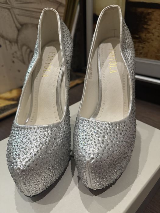 Продам новые туфли