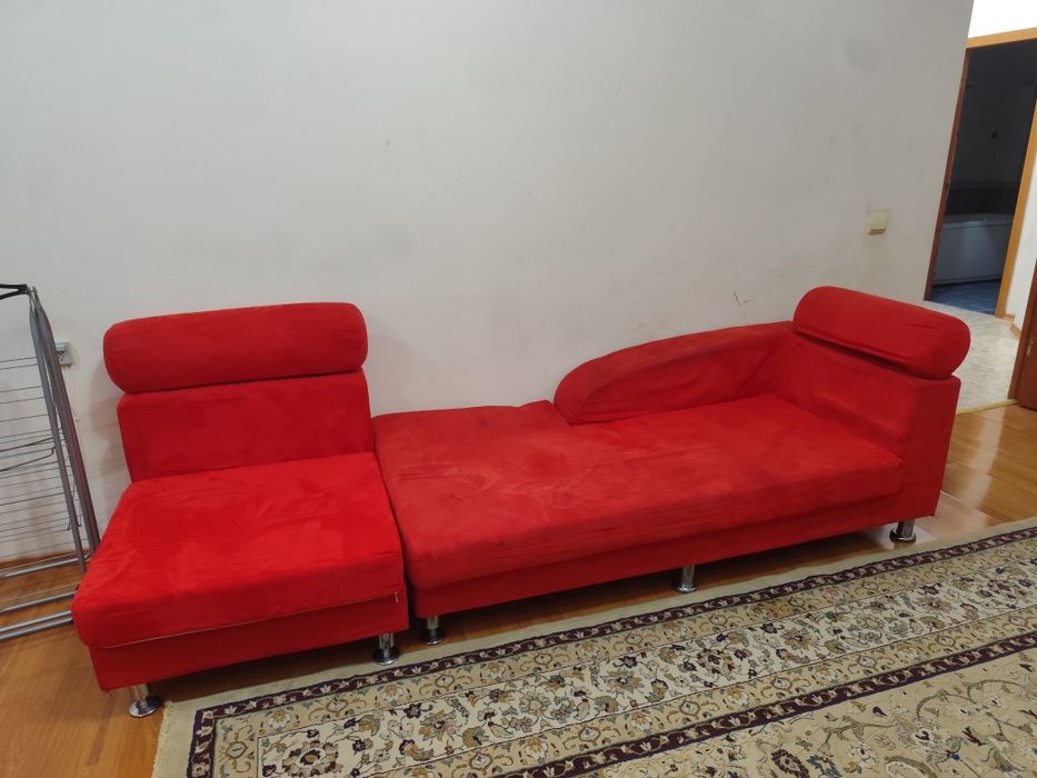 Продам 2 дивана крассный