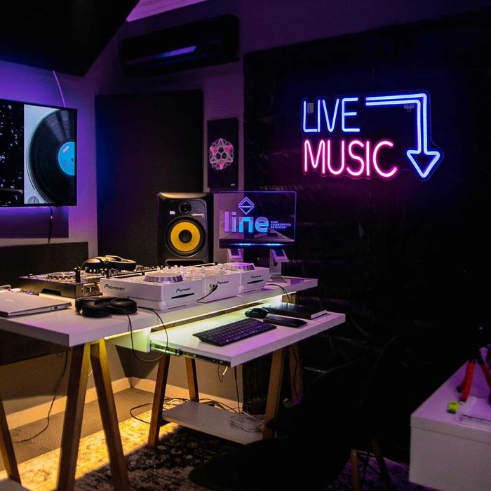 LED неонова табела Live Music