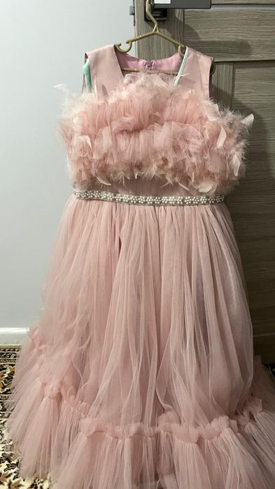 Нарядное пышное платье для девочек