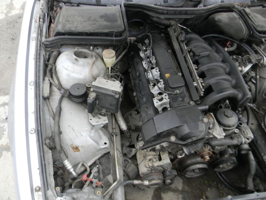 Dezmembrari  BMW 5 (E39)  1995  > 2004 528 i Benzina
