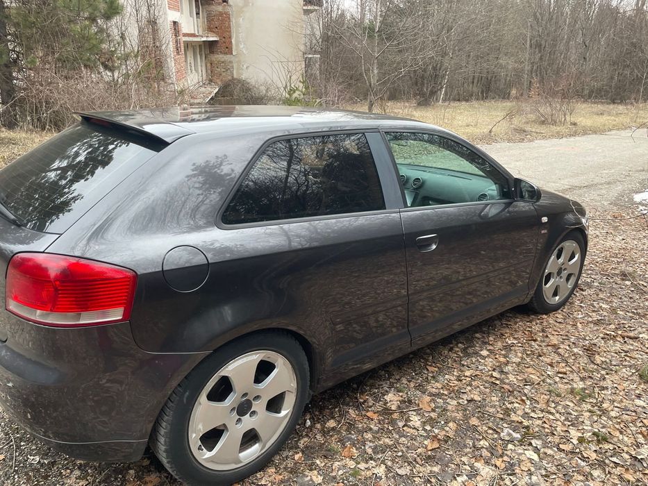 Audi A3 автомобил