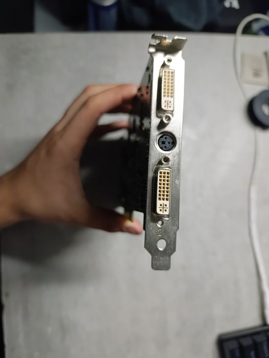 Vand placa video retro Nvidia Quadro 4 980 xgl