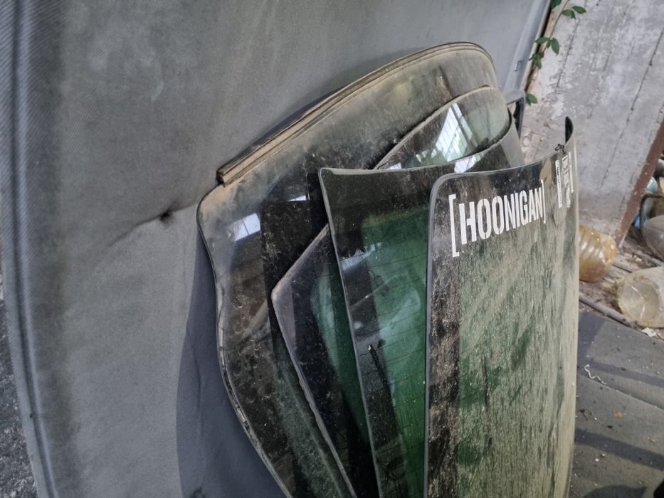 Стъкло предно задно челно бмв bmw стъкла e90 e60 f10 f11 e91 f30 f31