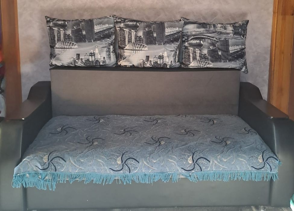 Продам диван в очень хорошем состоянии!