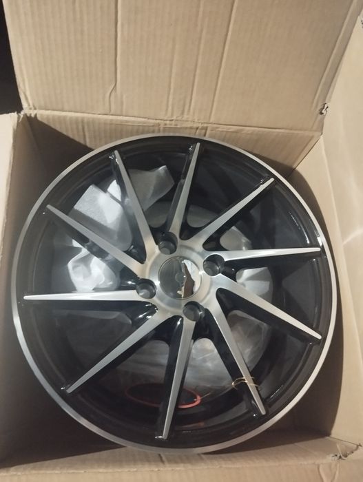 Продам новый комплект колес