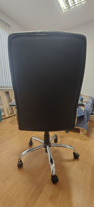 Мениджърски офис стол