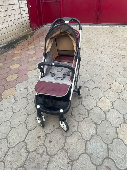 Продаю коляску по чти новая