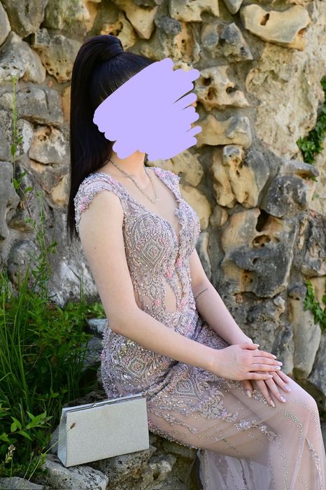 Продавам бална рокля.