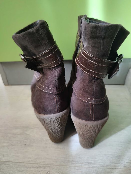 Кафяви велурени боти 41 номер  15 лв