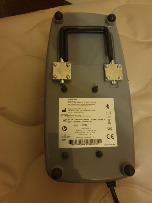 Cadru medical pliabil și saltea antiescare (nefolosită)