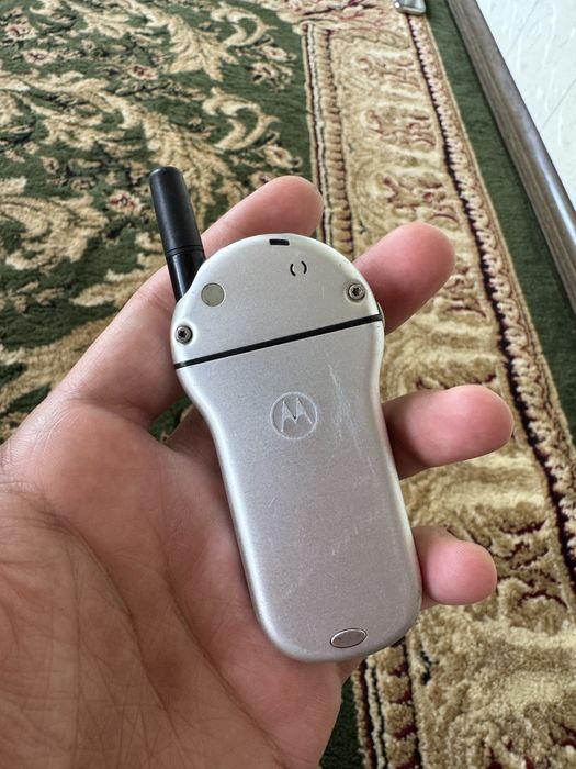 Motorola V70 сотилади.