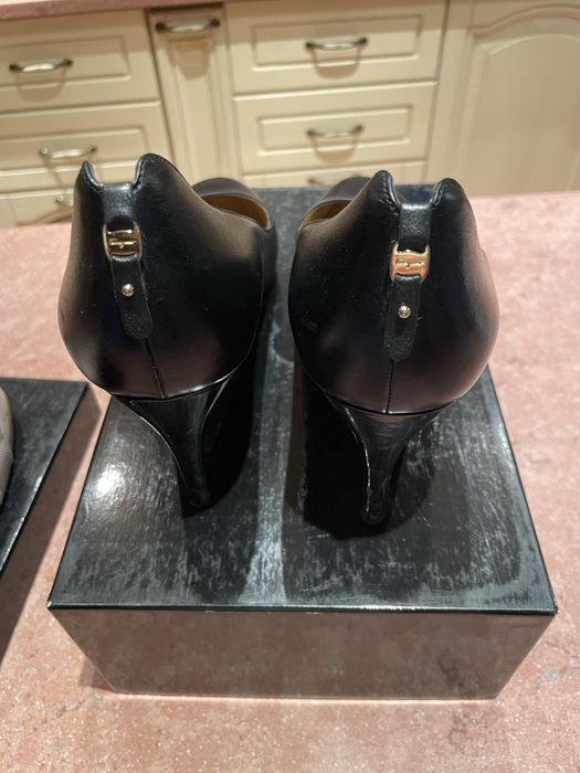 Елегантни обувки Salvatore Ferragamo естествена кожа