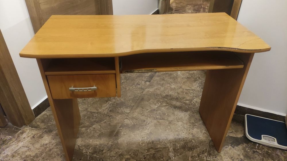 Бюро за компютър , ателие, гараж