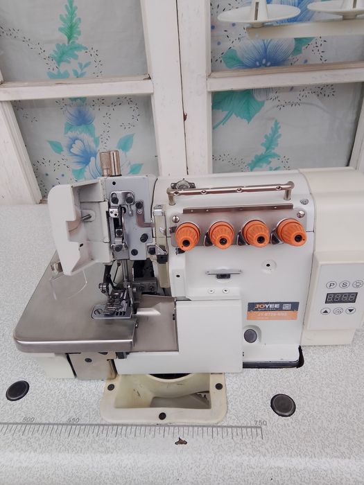 Тикув мошинка аверлог ва 21 чокли к янги пачкада турибди