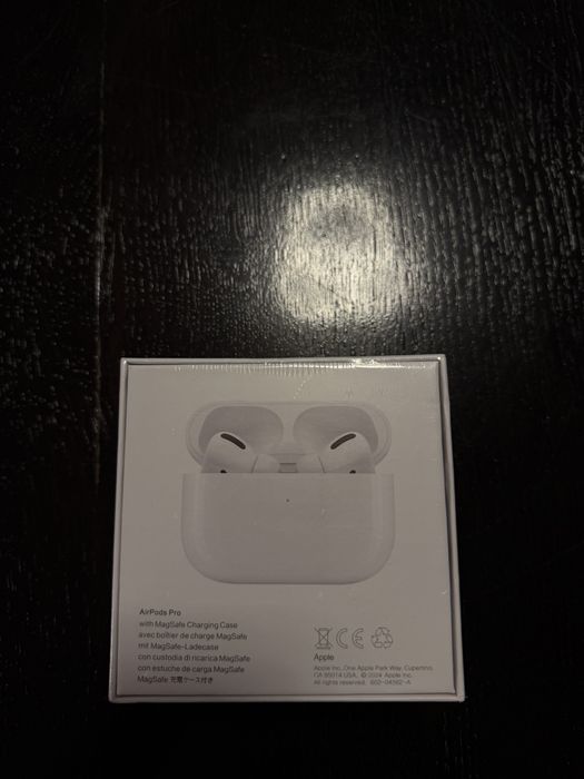 —Apple Airpods Pro —