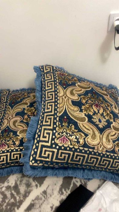 ПОДУШКИ для гостей и ТАБУРЕТКА для комод