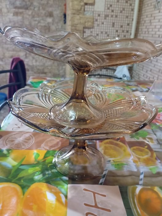 Продам две фруктовые вазы