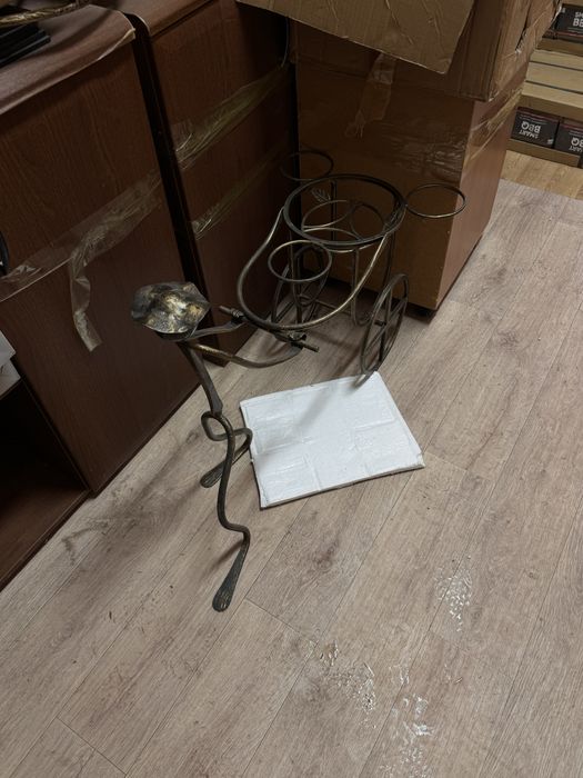 Кованная подставка под цветы