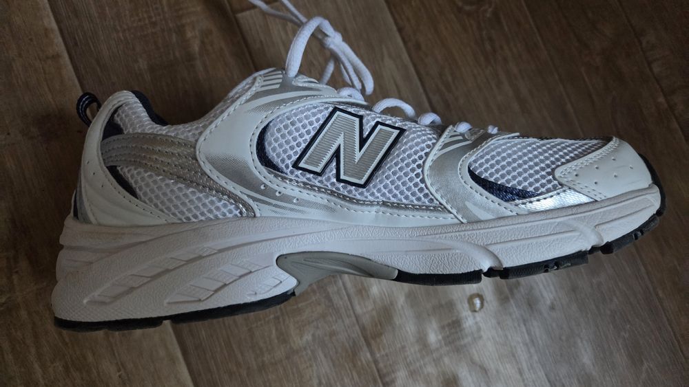 Кроссовки летние 42 размера новый