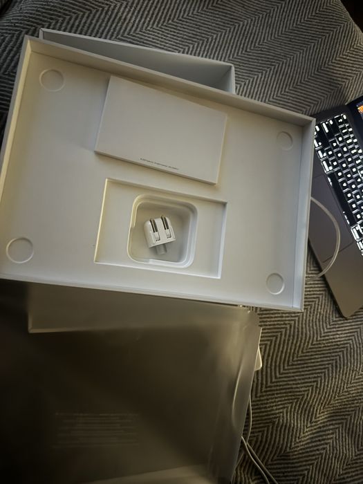 Продам макбук MacBook Air apple m1