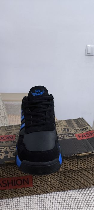 Весенне-осенние кроссовки