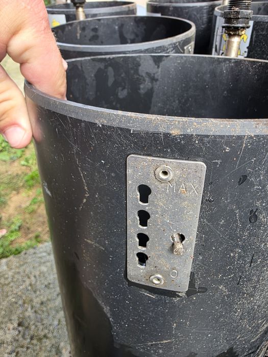 Vând hrănitoare pentru porci