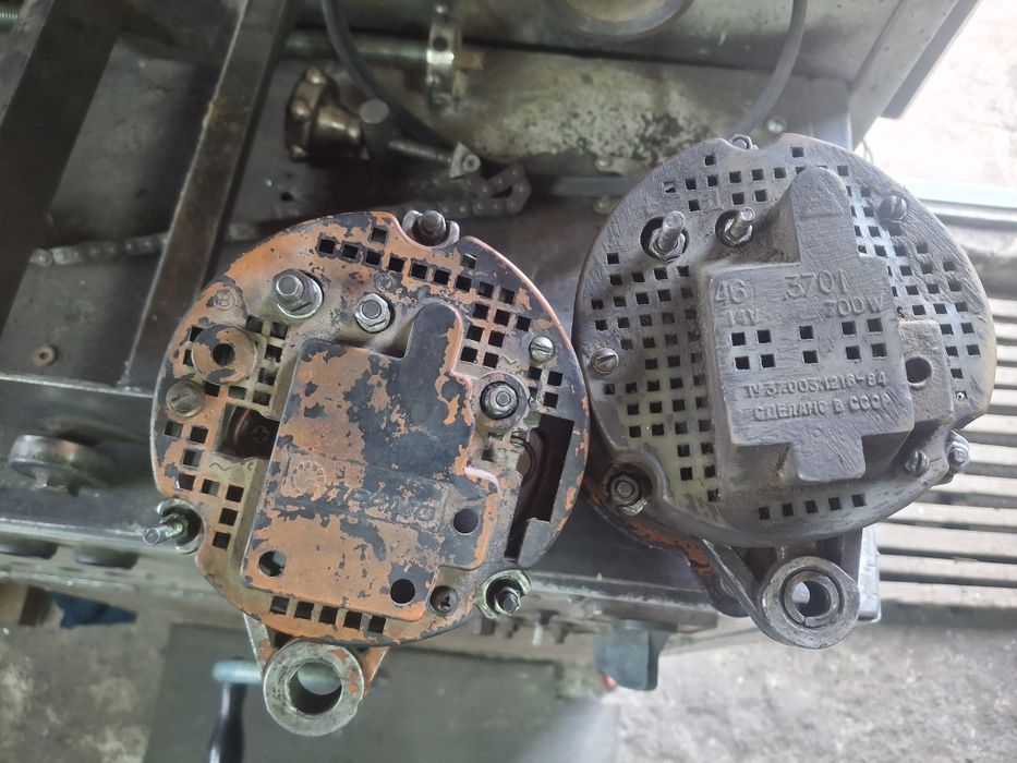 Продам 2 генератора мтз 12 вольт